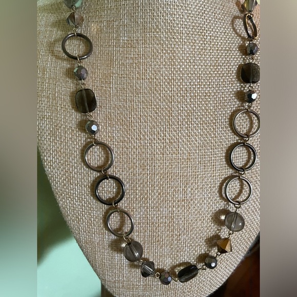 Silver hoop necklace with smoky gray and topaz coloured beads - Picture 4 of 5